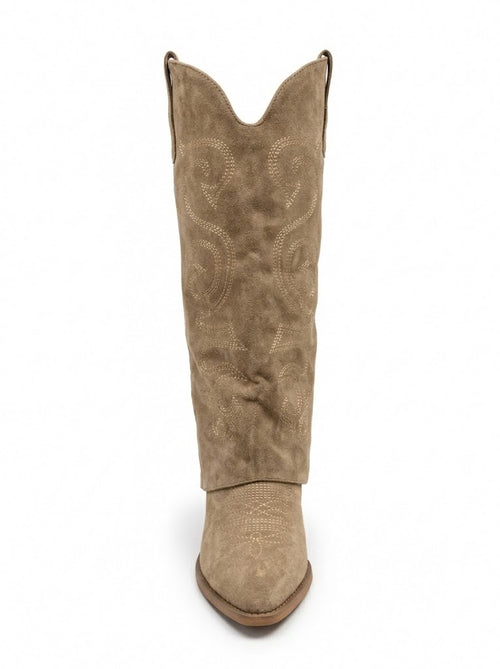 Vue de face des santiags hautes taupe à broderies western JOA PARIS